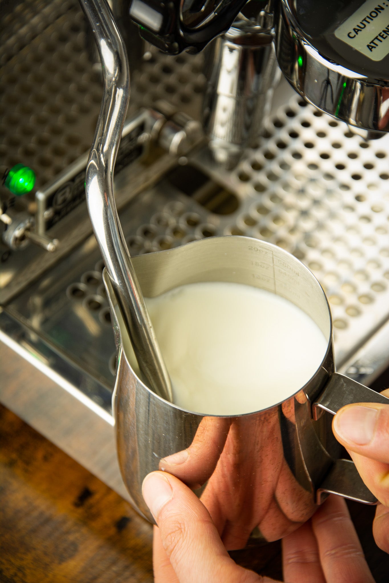 Milchkännchen mit Skala